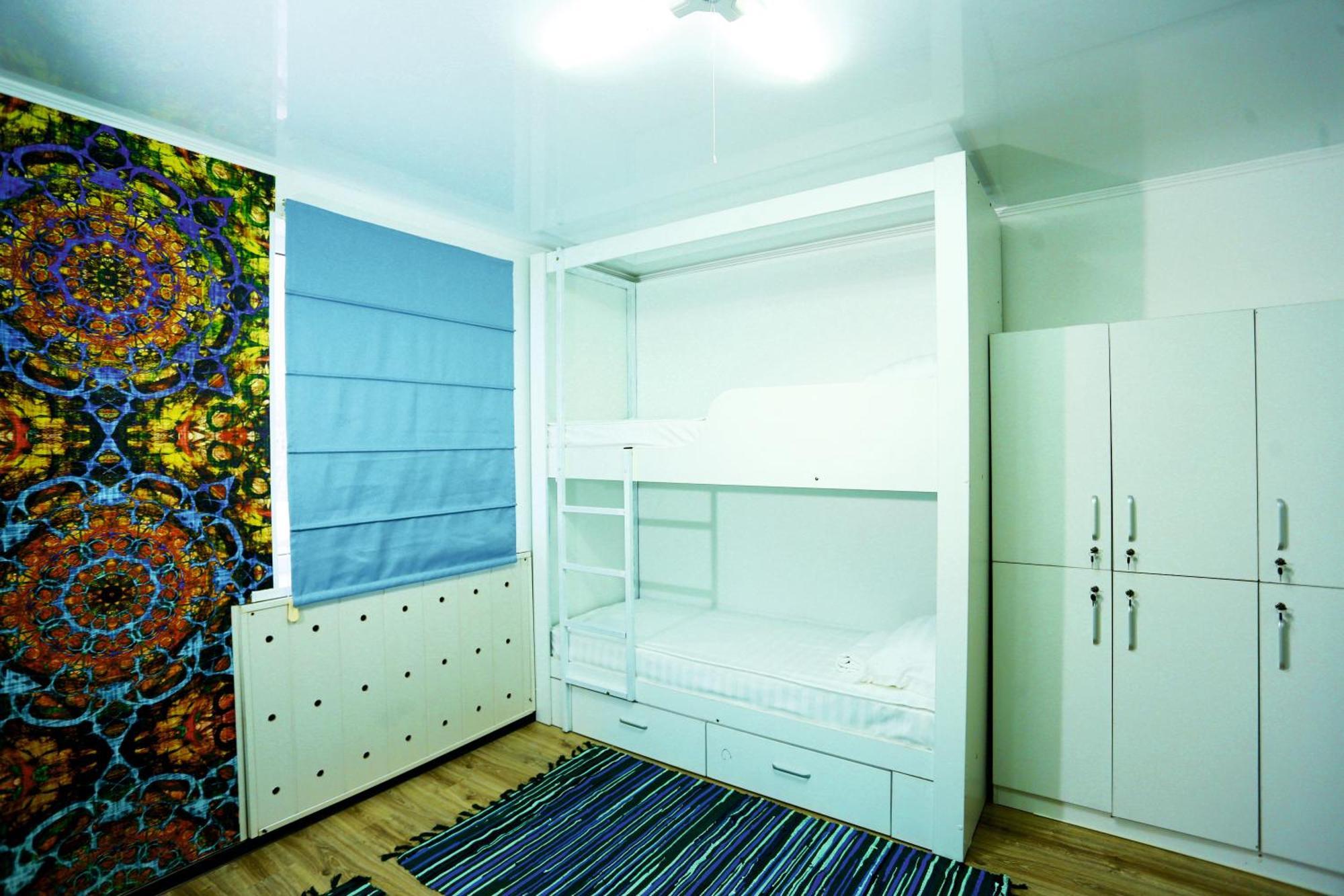 Auberge de jeunesse Interhouse Karakol Extérieur photo