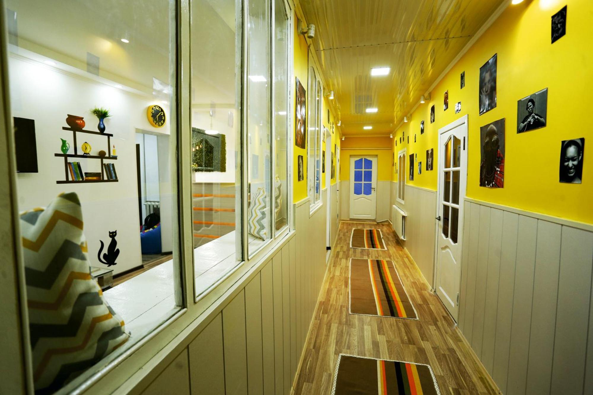 Auberge de jeunesse Interhouse Karakol Extérieur photo