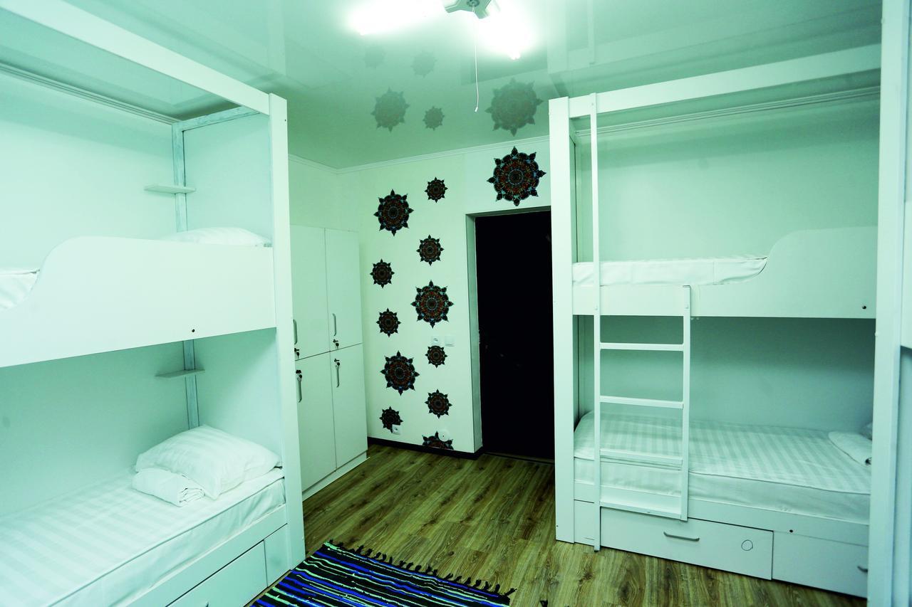 Auberge de jeunesse Interhouse Karakol Extérieur photo