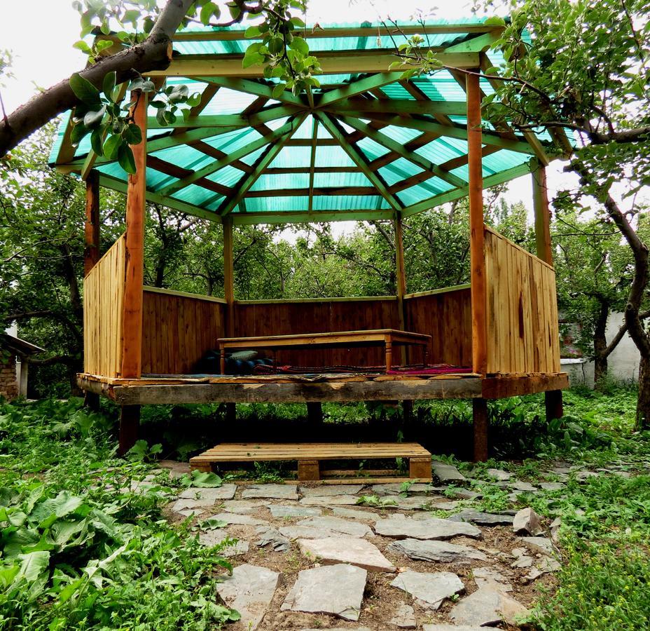 Auberge de jeunesse Interhouse Karakol Extérieur photo