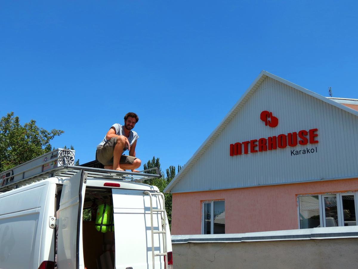 Auberge de jeunesse Interhouse Karakol Extérieur photo