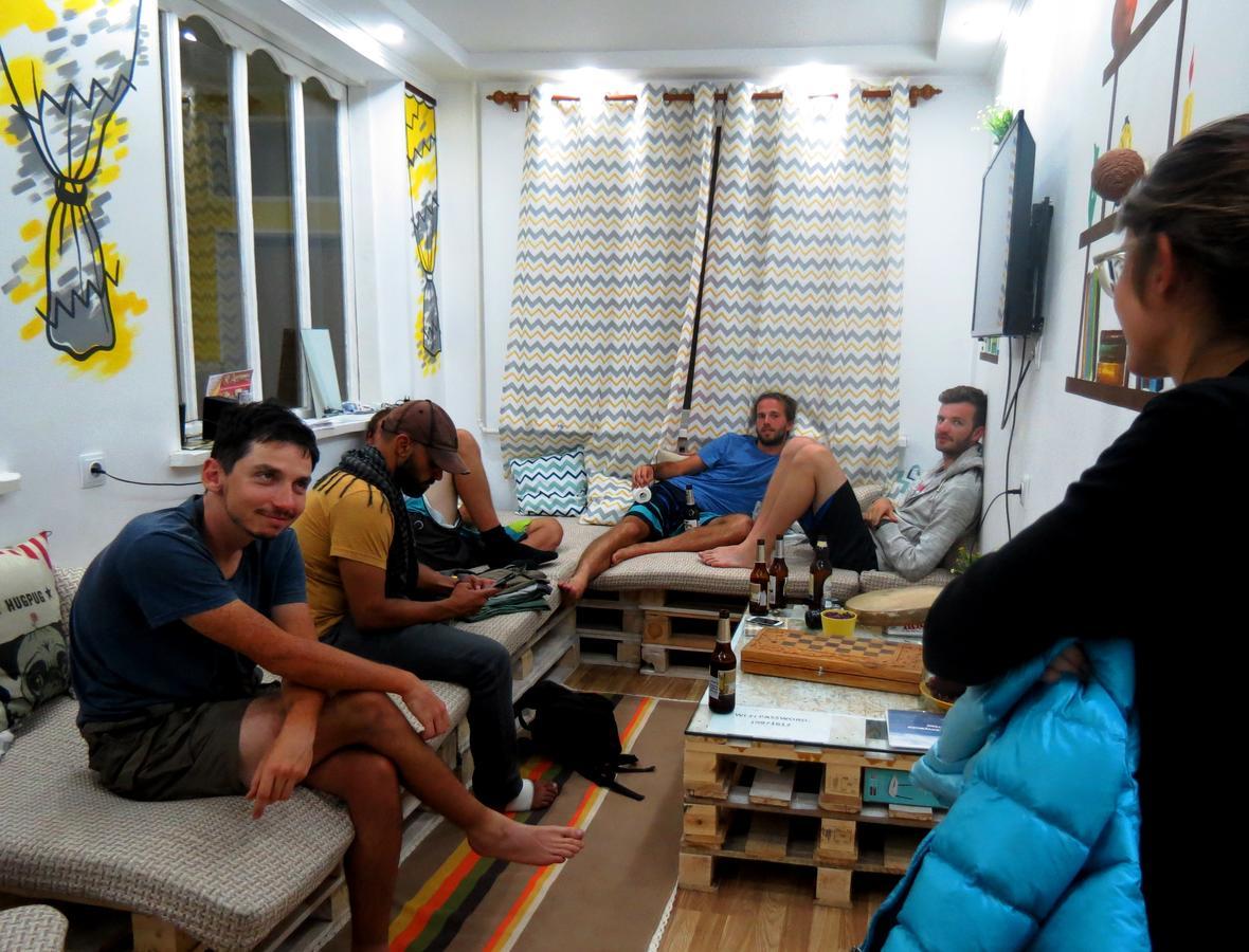 Auberge de jeunesse Interhouse Karakol Extérieur photo