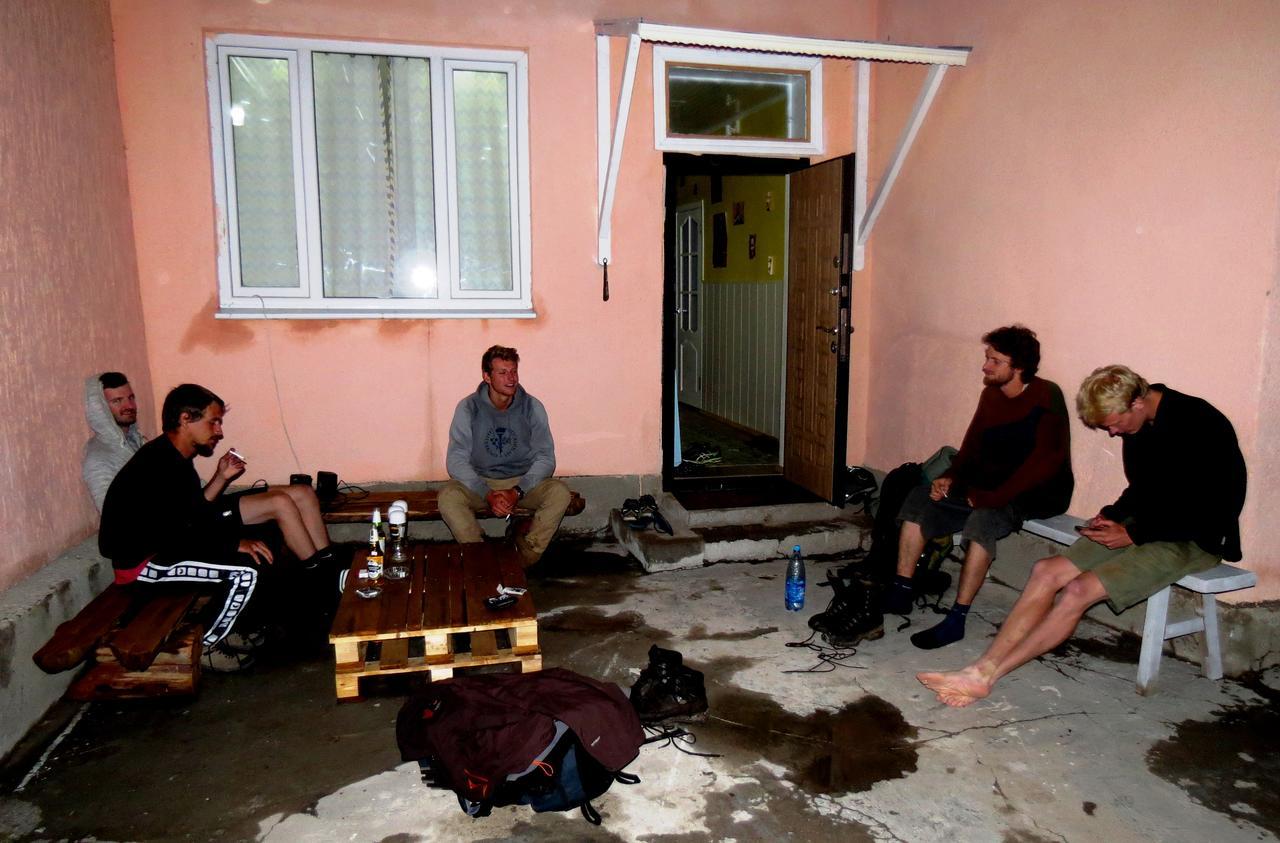 Auberge de jeunesse Interhouse Karakol Extérieur photo