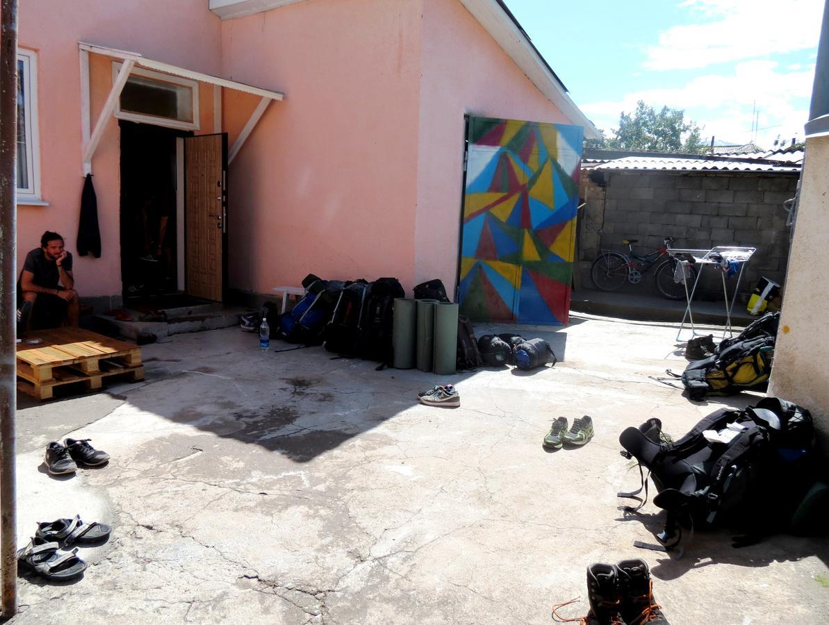 Auberge de jeunesse Interhouse Karakol Extérieur photo